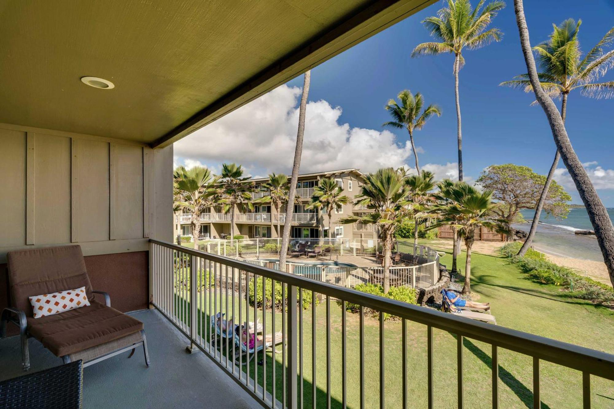 Waipouli Beachfront Condo With Balcony And Ocean Views Kapa'a Exterior photo